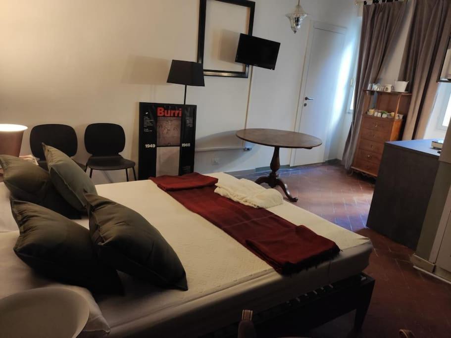 Lovely Portion Of Property Near Piazza Santo Spirito Флоренция Экстерьер фото